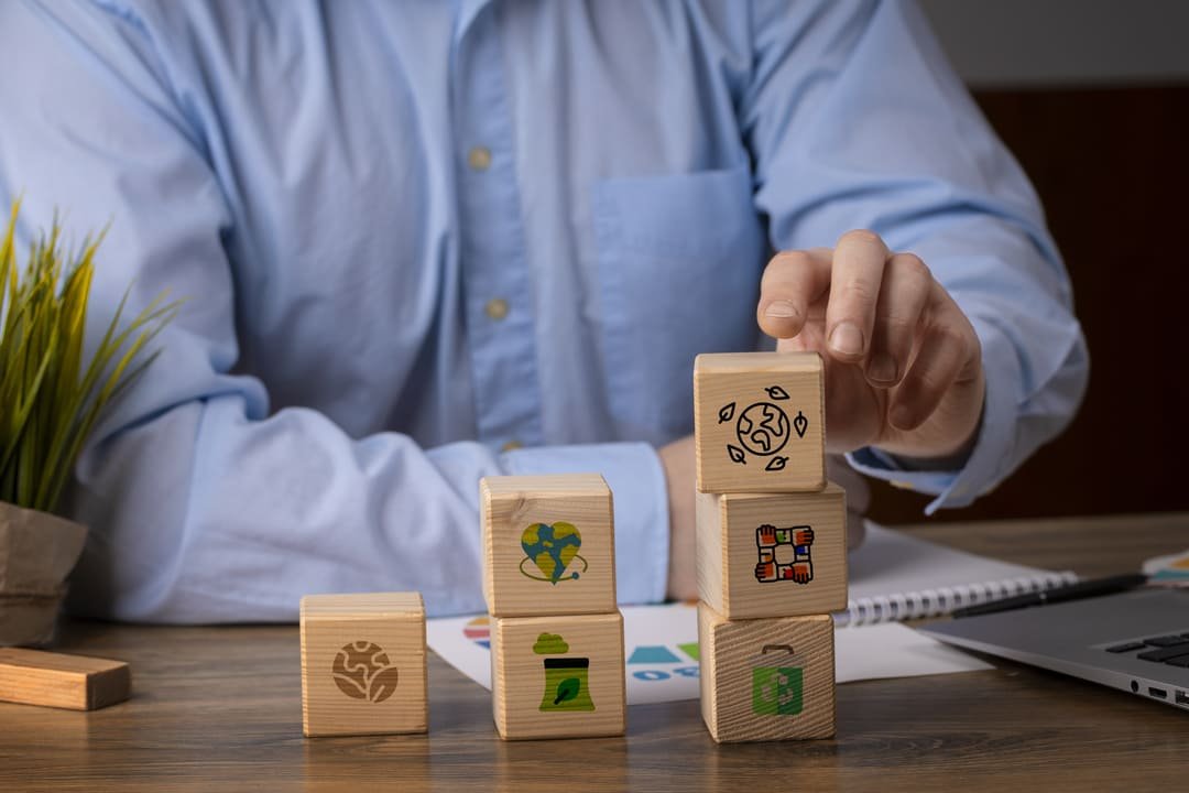 ESG é uma sigla para os termos Environmental (Ambiental), Social (Social) e Governance (Governança).