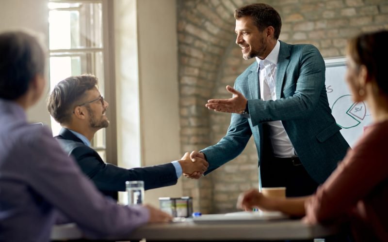 Como dar feedback: 7 dicas práticas para líderes e gestores