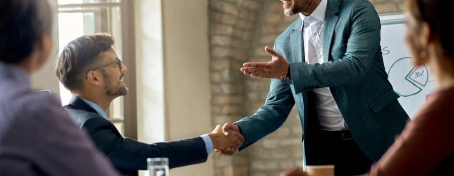 Como dar feedback: 7 dicas práticas para líderes e gestores